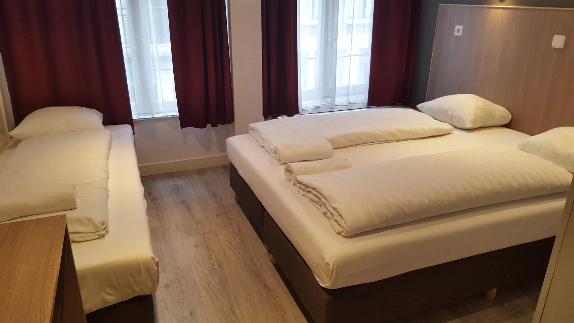 Hotel Old Quarter Амстердам 2*,  Нидерланды